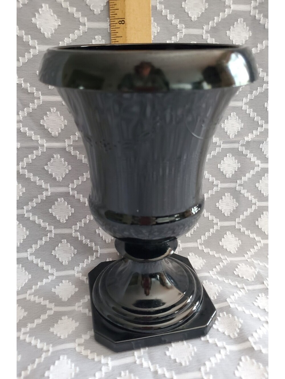Vtg L E Smith Art Deco Urn With Embossed Garland